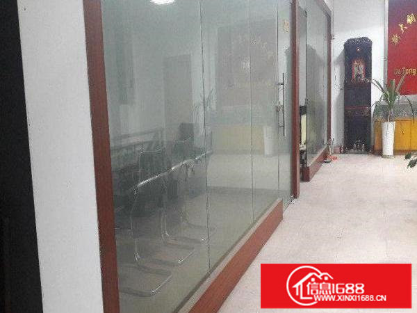 坂田小独院一楼450平方带现成装修办公室整租