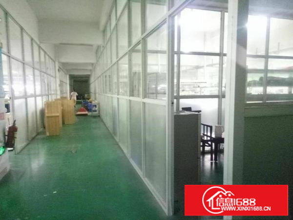 街口靠广深高速出楼上新出1000平，办公室水电齐全