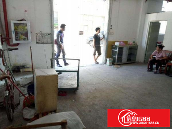 松岗潭头300平标准厂房出租，价格实惠，便利，实图