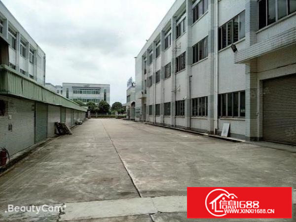 标准厂房分租二楼半层750平方，已隔好，有电梯办公室装修