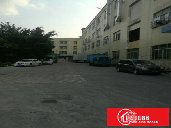 平湖四楼1700平方厂房招租，空地大，有装修