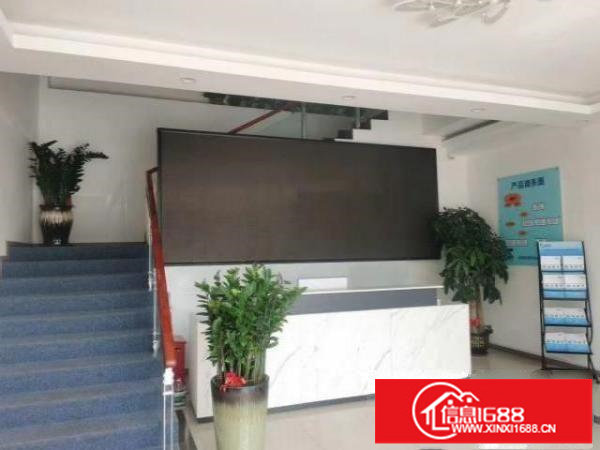 福永新出楼上精装修厂房1350平方，水电齐全，免费停车位