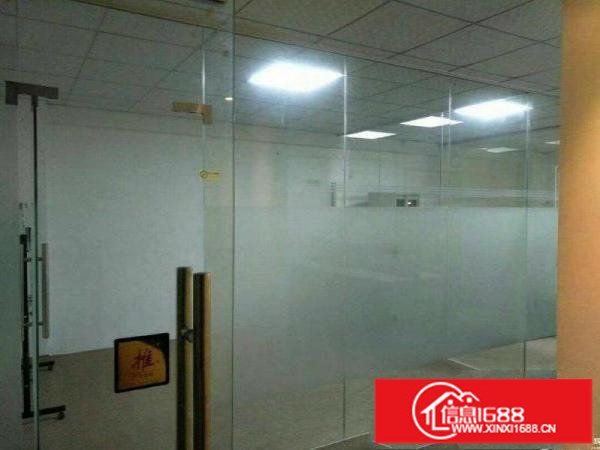 龙岗汽车站附近650平厂房出租带玻璃隔间水电齐全