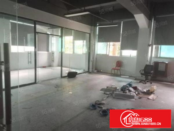 石岩6号线地铁口2楼整层2050平，精装修，无转让费