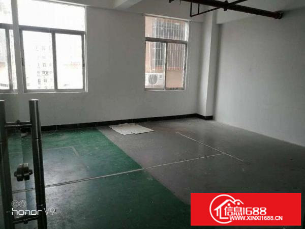 龙胜地铁口附近120平米厂房出租