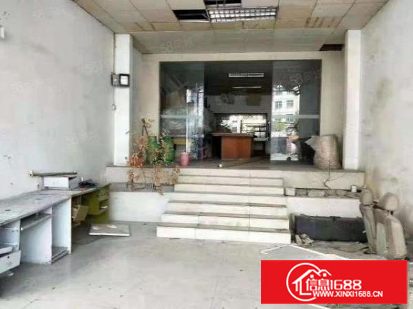 石排单一层厂房1350方出租，现成办公室，水电齐全！