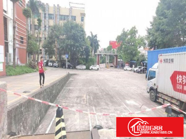 坂田高速入口附近新出2600平办公厂房，可分租