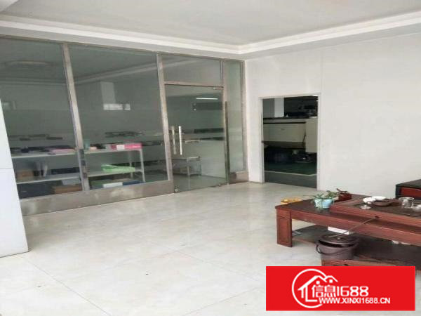 客户分租标准厂房一楼900平米高度5.5米带办公室装修水电齐