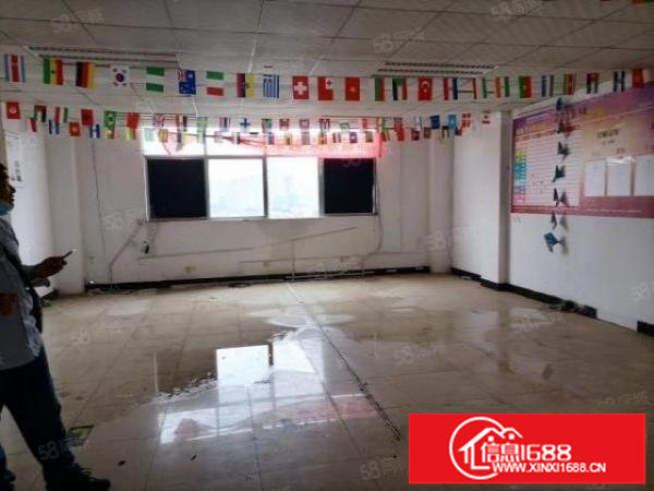 松岗山门附近新出精装修楼上500平方厂房招租