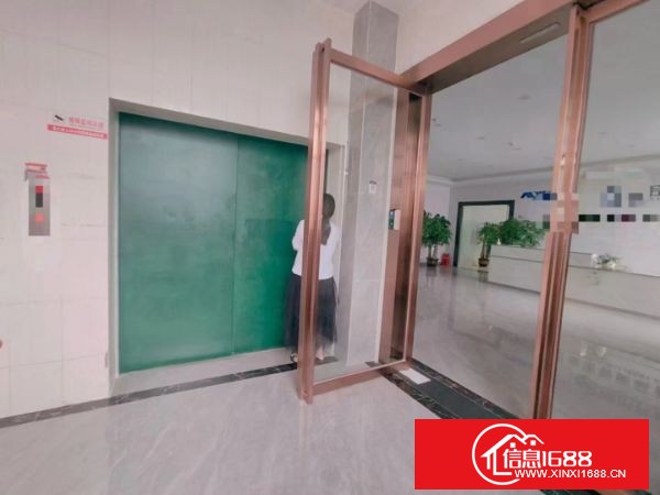 松岗地铁站附近紧靠宝安大道工业园分租楼上1800平方带装修