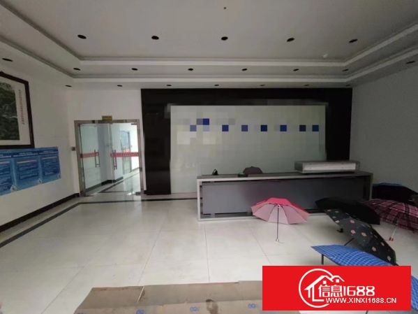 坪地坪西靠龙岗大道独院分租一楼1000平方6米高带牛腿