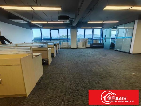 龙岗中心城京基御景甲级写字楼新空出156平方2+1格局