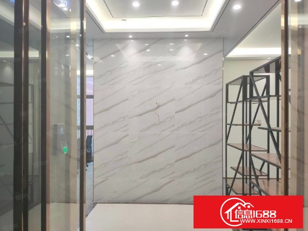 龙岗宝龙地铁口新出精装修写字楼出租138平方