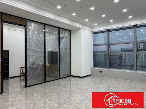 龙岗龙城广场地铁口50米268平方写字楼精装出租