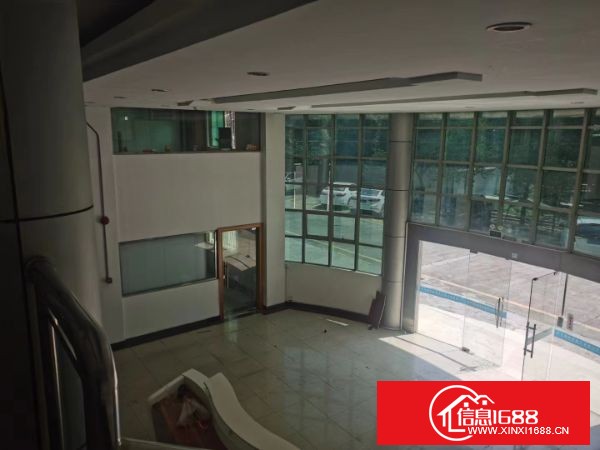 松岗汽车站附近一楼2400平米高度6米，有独立的办公楼，内部豪华装修