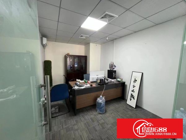 龙岗布吉秀峰地铁站出口出租400平方精装修写字楼，无转让费