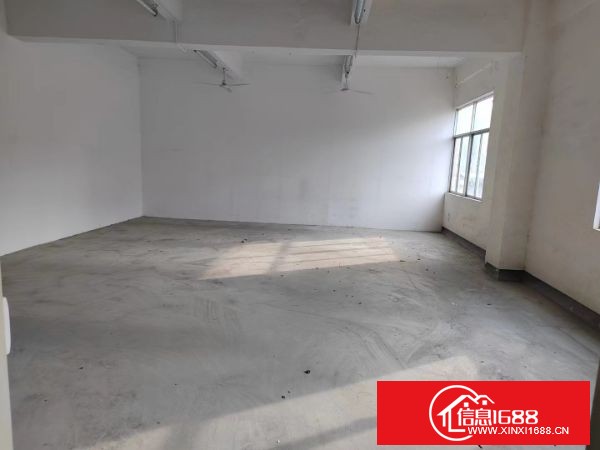 龙岗爱联独院厂房楼上整层700平，水电齐全！独立办公室2间