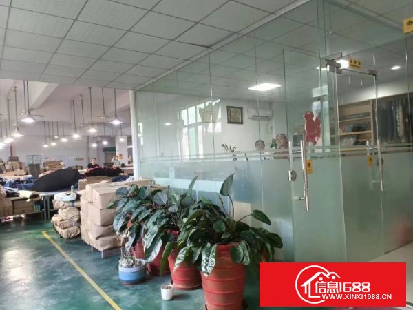 龙岗坪地独院厂房1-4楼4000平方，宿舍1-4楼1600平方，有现成办公室水电装修