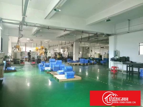 龙岗坪地独院厂房1-4楼4000平方，宿舍1-4楼1600平方，有现成办公室水电装修