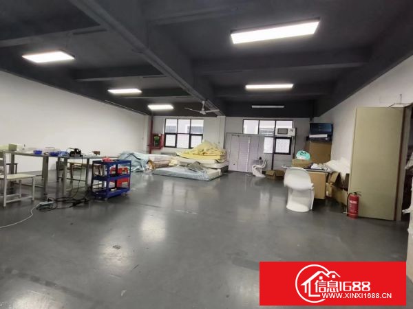 龙岗大道边，新生厂房楼上1150平，现成展厅，带办公室，不用转让费！