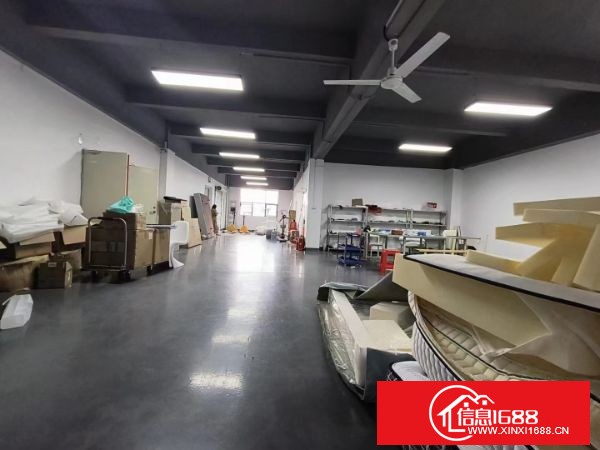 龙岗大道边，新生厂房楼上1150平，现成展厅，带办公室，不用转让费！