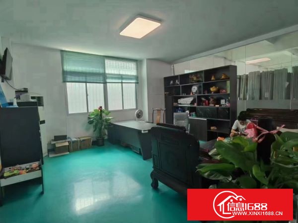 观澜樟坑径环观南路边一楼1400平米，带现成办公室装修，航车，层高5米