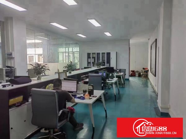 观澜樟坑径环观南路边一楼1400平米，带现成办公室装修，航车，层高5米