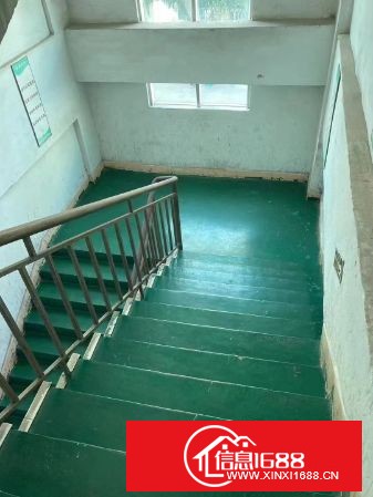 坪山三洋湖工业园分租装修三楼整层1000平米才租18元，月底空出。