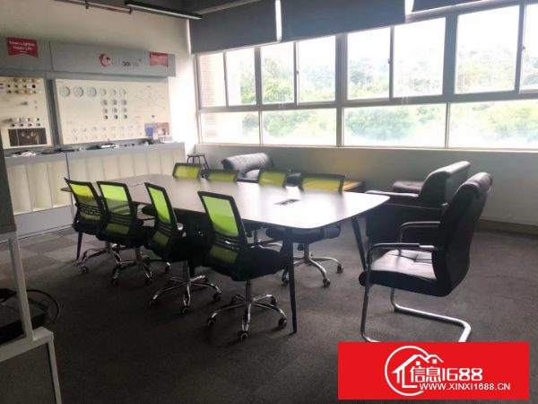 龙岗宝龙高新园区地铁口  楼上：2500平（整层） 现场电子车间，现成办公室装修，拎包入住
