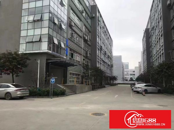 龙岗宝龙高新园区地铁口  楼上：2500平（整层） 现场电子车间，现成办公室装修，拎包入住