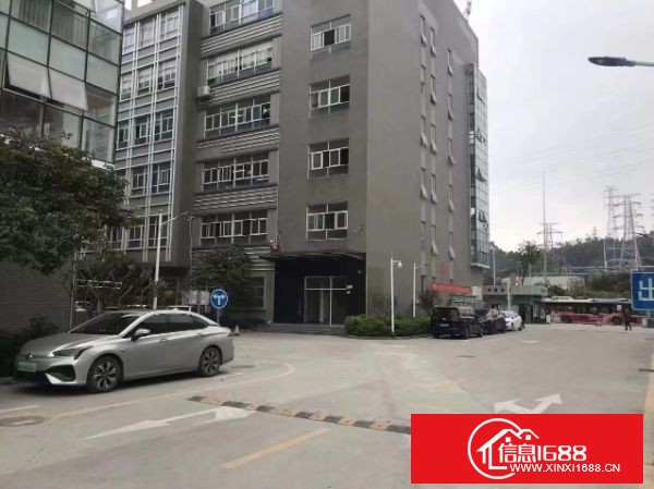 龙岗宝龙高新园区地铁口  楼上：2500平（整层） 现场电子车间，现成办公室装修，拎包入住