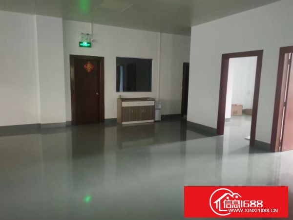 横岗地铁站主干道第一排，楼上1100平，原电子厂，己搬空，精装修办公室