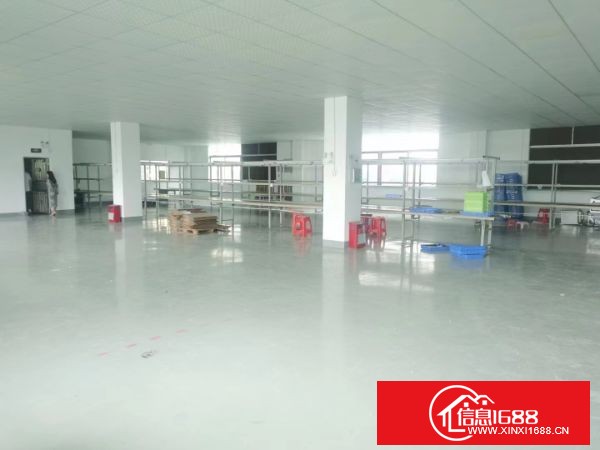 横岗地铁站主干道第一排，楼上1100平，原电子厂，己搬空，精装修办公室