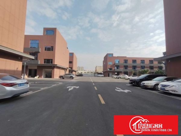 龙岗主干道边 花园式厂房 楼上1280平整层 大小可分租，环境优美 停车位充足，交通便利