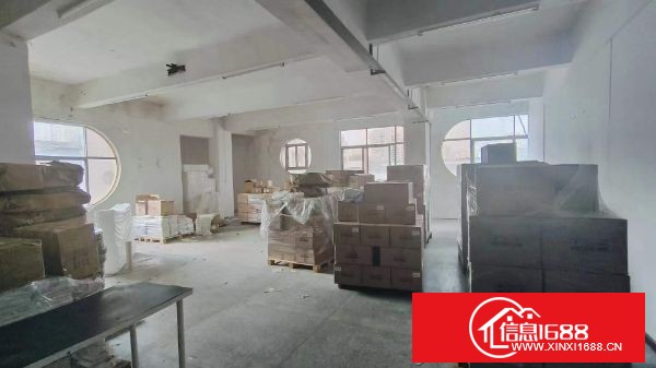 横岗六约大和工业园区  楼上新出380平带精装修场地，水电齐全，现成直播间