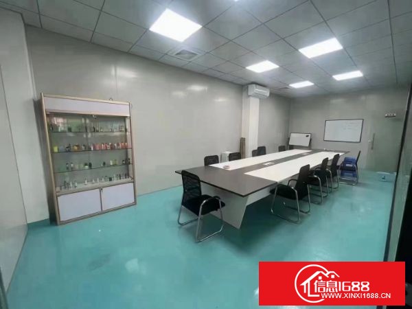 东莞长安沙头新出二楼整层2100方。带豪华装修，现成办公室、卫生间、地坪漆、天花