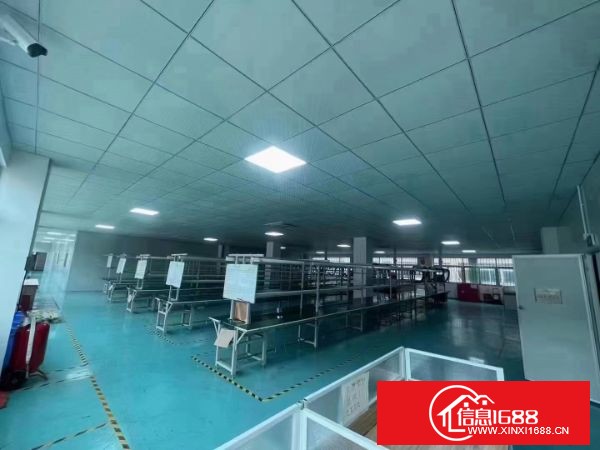 东莞长安沙头新出二楼整层2100方。带豪华装修，现成办公室、卫生间、地坪漆、天花