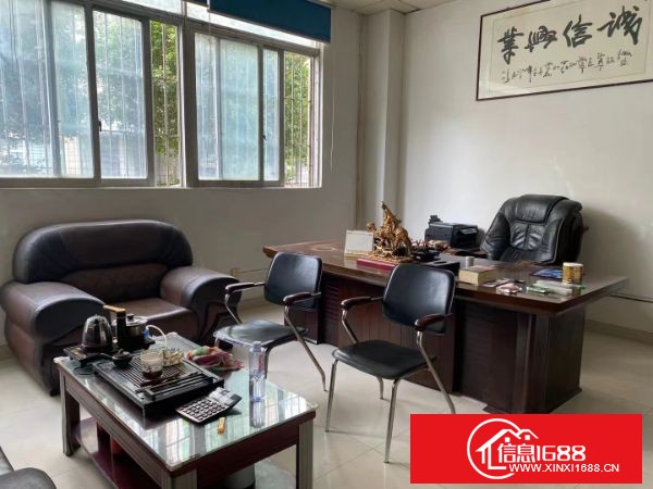 坂田地铁口，一楼700平，水电齐全！业主直租，0公摊，价格实惠。