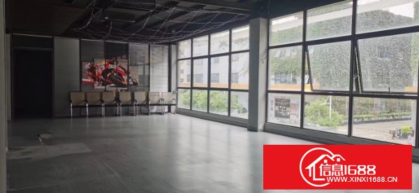 龙岗中心城附近 独栋二楼，478㎡，3+1格局，有上下水，厨房，卫生间，落地窗，采光好