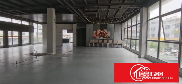 龙岗中心城附近 独栋二楼，478㎡，3+1格局，有上下水，厨房，卫生间，落地窗，采光好