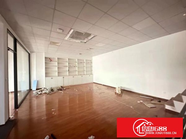 东莞长‮新安‬空出重工‮厂业‬二楼1450平方，高度8米：带‮华豪‬装修…办‮室公‬带阁楼～水‮齐电‬全等