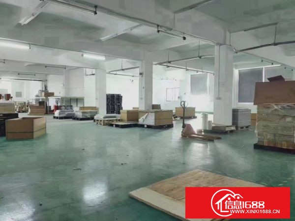 光明6号线楼村地铁口附近二楼1050平方，豪华精装修，10月底空出