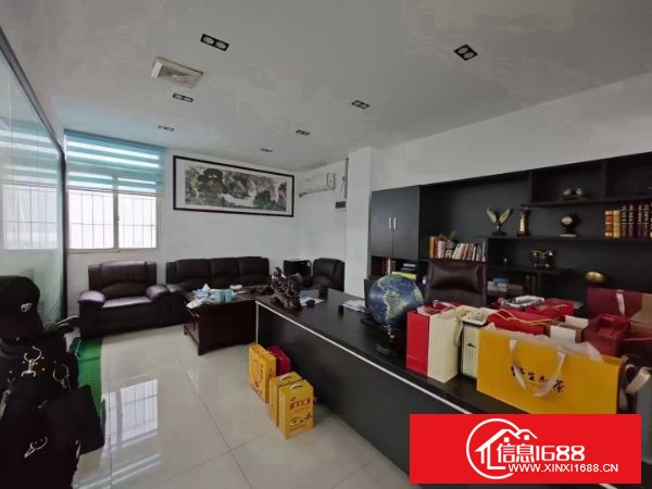 光明6号线楼村地铁口附近二楼1050平方，豪华精装修，10月底空出