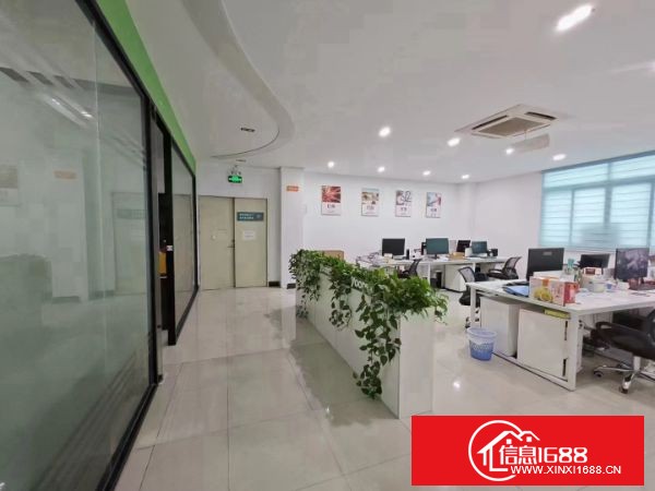 光明6号线楼村地铁口附近二楼1050平方，豪华精装修，10月底空出