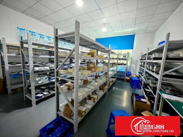 龙岗中心城2楼整层1300平方、带装修水电齐全、价格优惠、拎包入住！