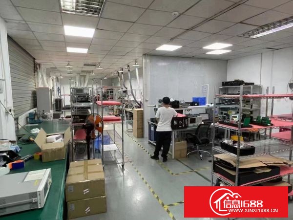 石岩应人石原房东厂房楼上680平 现成办公室装修，前台业务室 带吊装口，价格便宜