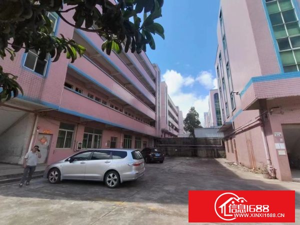 平湖富民工业区3.4楼整层各1000平方，有电梯，现成水电，宿舍按需，合同期长