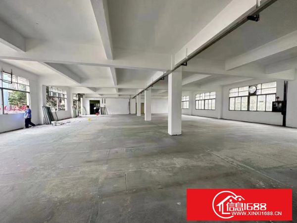 平湖山厦工业区2楼1300平厂房对外招租 现成办公室带装修 行业不限 可办环评