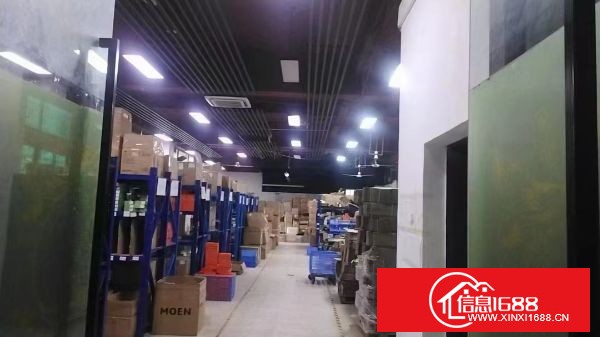 坪地新出独院厂房1-4层，3500平方，有两个院子，一部2吨电梯，带空调，豪华装修