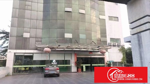 坪地新出独院厂房1-4层，3500平方，有两个院子，一部2吨电梯，带空调，豪华装修